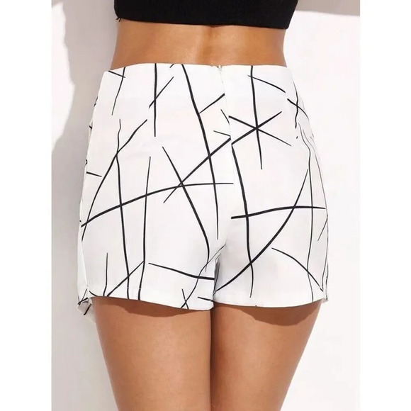 Geometric Printed High Waist Shorts   Size S - Picture 4 of 15